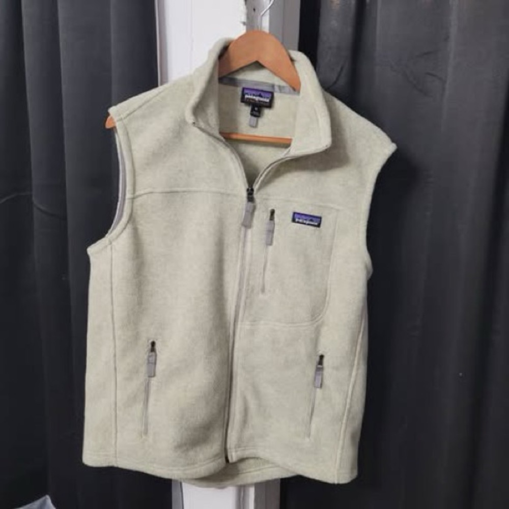 Patagonia Light Gray Fleece Vest – Women's Neutral Layer